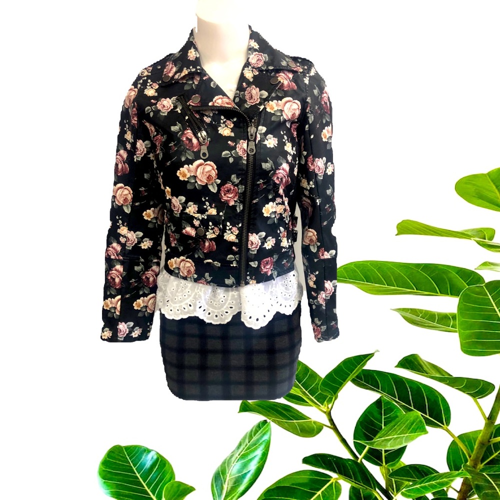 JOLT BOMBER FLORAL JACKET IN SIZE SMALL IN POLYURETHANE MATERIAL WATER PROOF